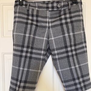 Burberry wool Bermuda short: very cute with long boots